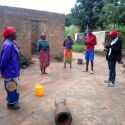 Visitas de casa em casa no Bumba Huambo para explicar a Covid19