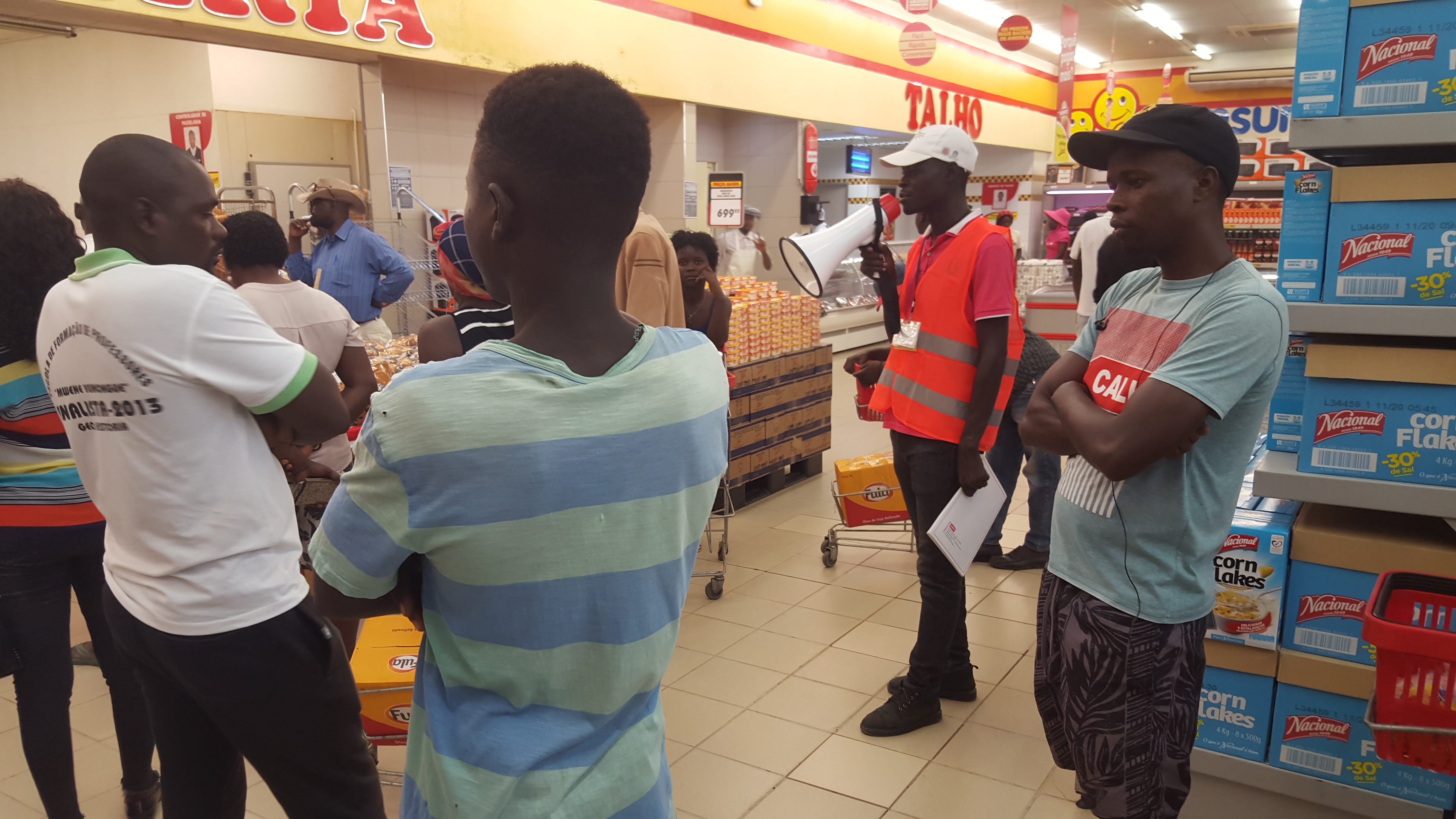 An activist helping inform about phyiscal distancing in Shoprite Menongue