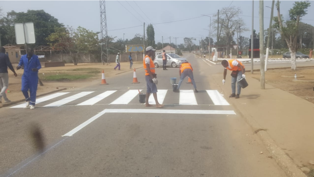 Na província de Cabinda, a equipa de Segurança Rodoviária iniciou a criação de passadeiras com o intuito de melhorar a segurança dos peões e reduzir a sinistralidade. As primeiras estradas foram pintadas em Lândana e as equipas seguirão para outras aldeias ao longo da estrada.