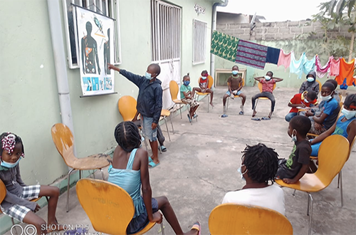 Actividade com uma das patrulhas no projecto Controlo Comunitário de Malària.