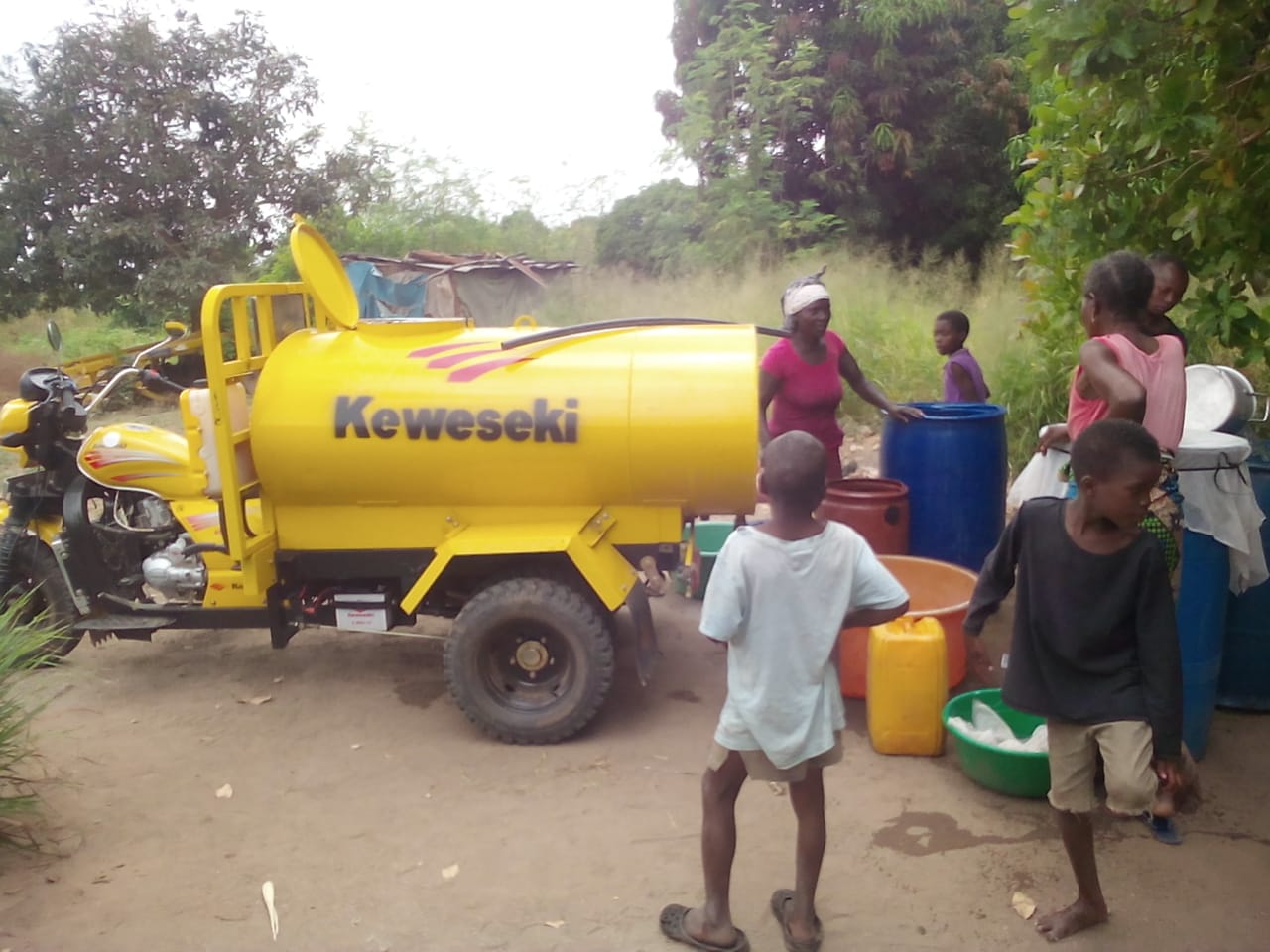 In Cuanza-Norte, the project's health activists have been mobilizing communities about Covid-19 and helping distribute water to families in Cazanga