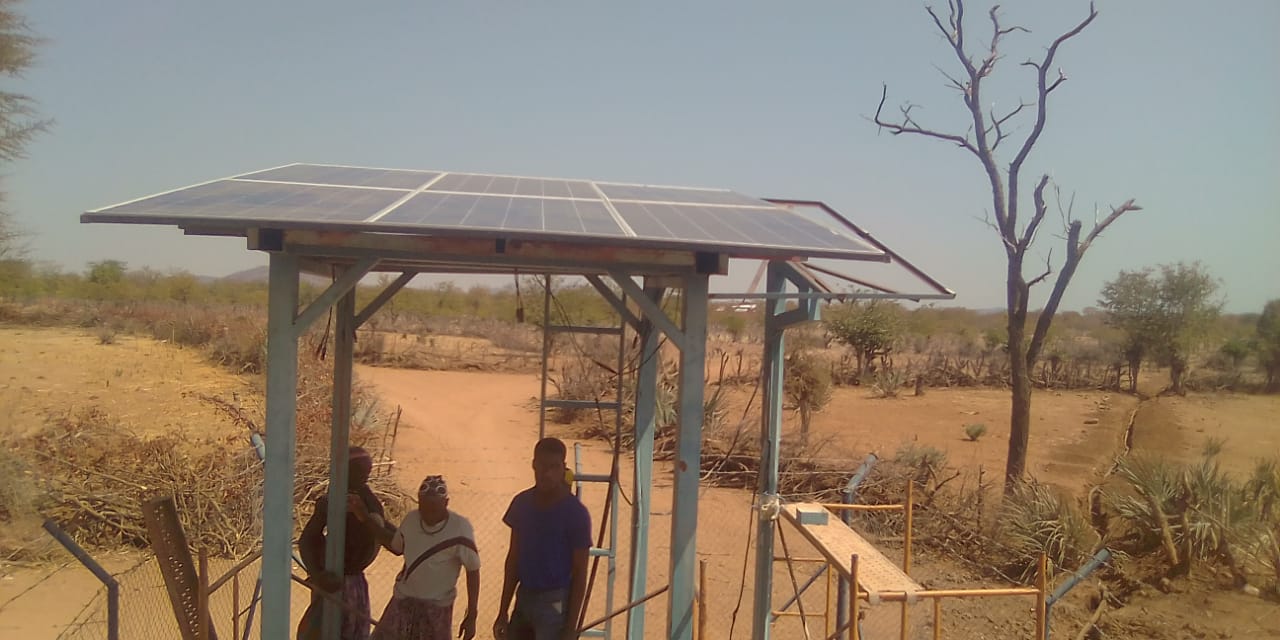 The number of solar panels in Warú has been increased from 2 to 6, the water pump was changed and it currently pumps 8000L/h of water