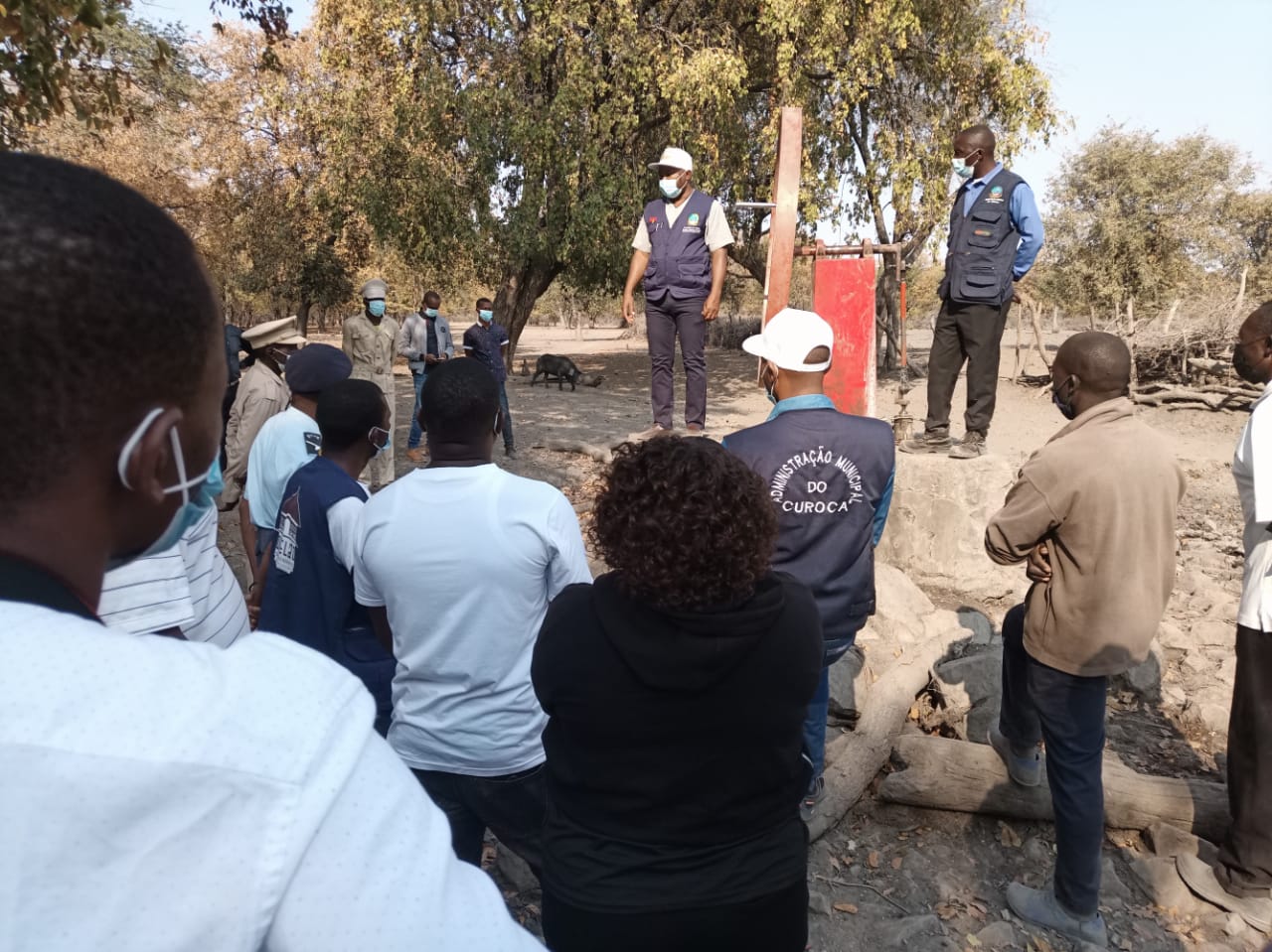 On the 17th of September, the Municipal Administration of Curoca made several visits to the water sources in the village of Chipa. The Municipal Administrator expressed solidarity with the community that has suffered a lot from the drought, and along with the project, actions were identified that could mitigate the situation.