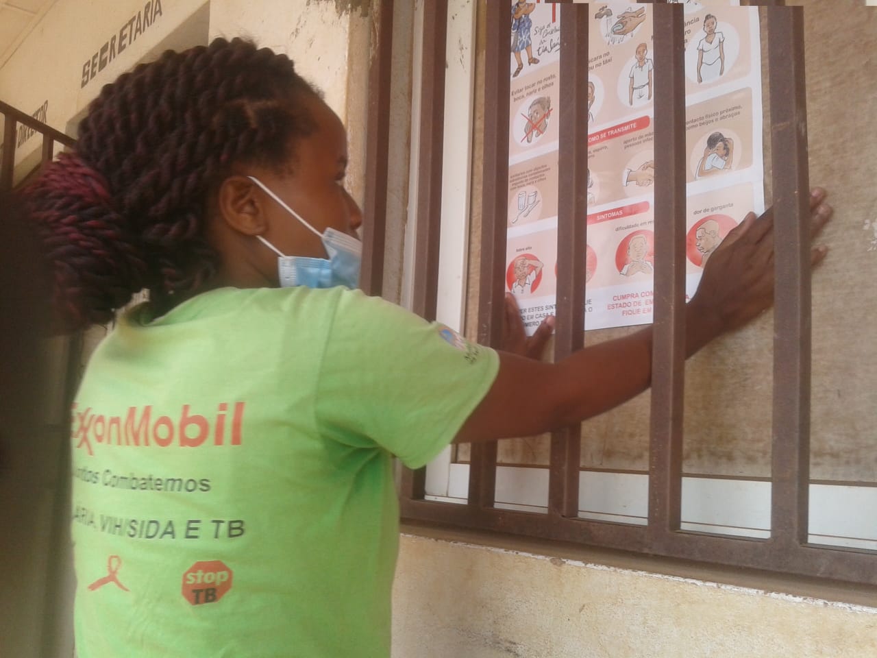 TCE Cuanza Norte School Health Agent put up Covid-19 posters at schools in preparation for the start of the school year
