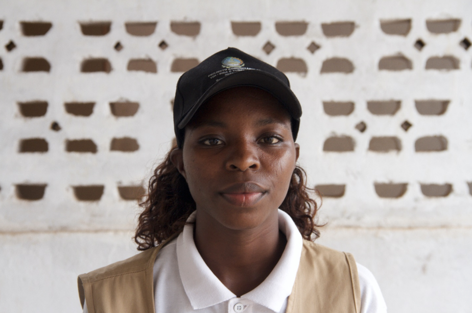 Agentes de saúde comunitários fornecem serviços de tuberculose a populações carentes para incentivar a realização de testes e tratamento de tuberculose. Foto: PNUD Angola